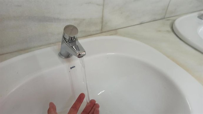 Archivo - El uso irresponsable del agua contribuye a agudizar las consecuencias de la sequía.