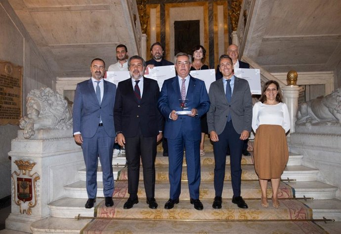 Foto familia de la séptima edición de los Premios Pyme del Año organizados por la Cámara de Comercio de Madrid