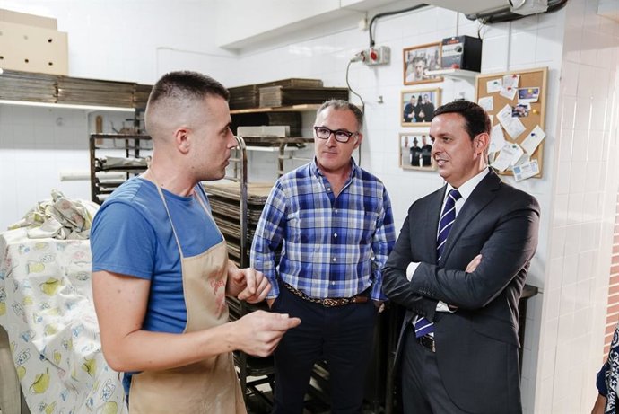 Javier Aureliano Garcia visita el municipio de Alhama de Almería