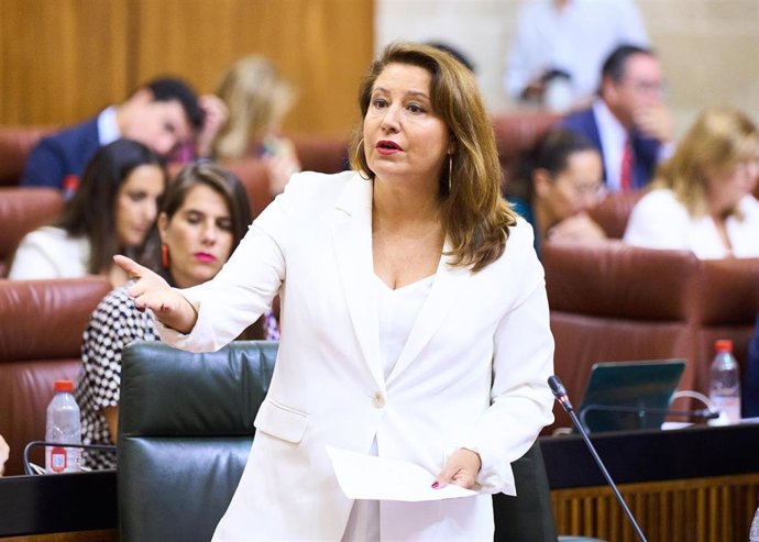 La consejera de Agricultura, Pesca, Agua y Desarrollo Rural, Carmen Crespo, en el Parlamento andaluz.