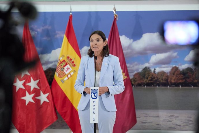 La portavoz del Grupo Municipal Socialista en el Ayuntamiento de Madrid, Reyes Maroto, durante una rueda de prensa posterior al pleno del Ayuntamiento, en el Palacio de Cibeles, a 28 de septiembre de 2023, en Madrid (España).