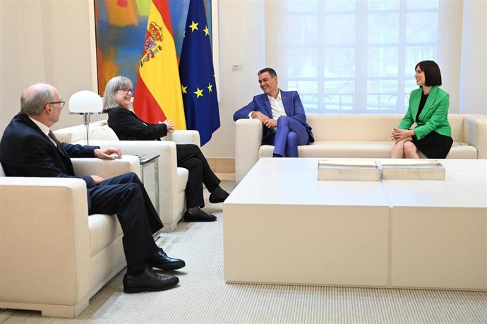 El presidente del Gobierno en funciones, Pedro Sánchez, ha mantenido este jueves un encuentro con la Premio Nobel de Física en 2018 y Medalla de Oro del Centro Superior de Investigaciones Científicas (CSIC), Donna Strickland, en el Complejo de la Moncloa