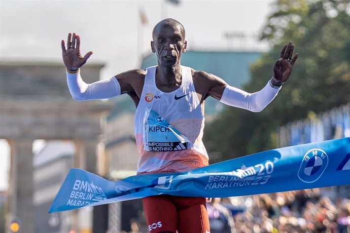 24 September 2023, Berlin: Kenyan long-distance runner Eliud Kipchoge crosses the finish line as the winner of the BMW Berlin Marathon. Photo: Andreas Gora/dpa