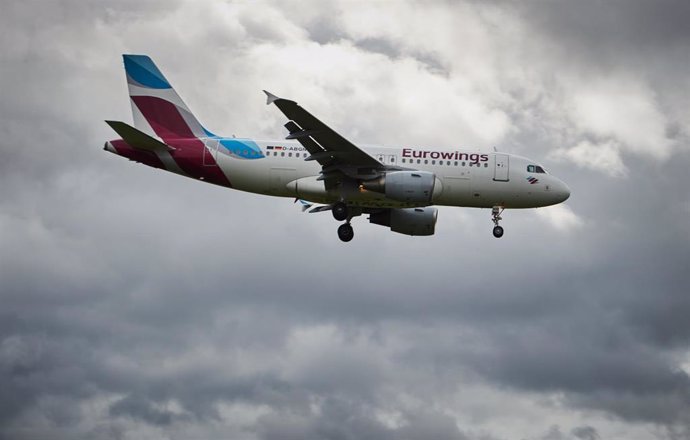 Archivo - Un avión de Eurowings.