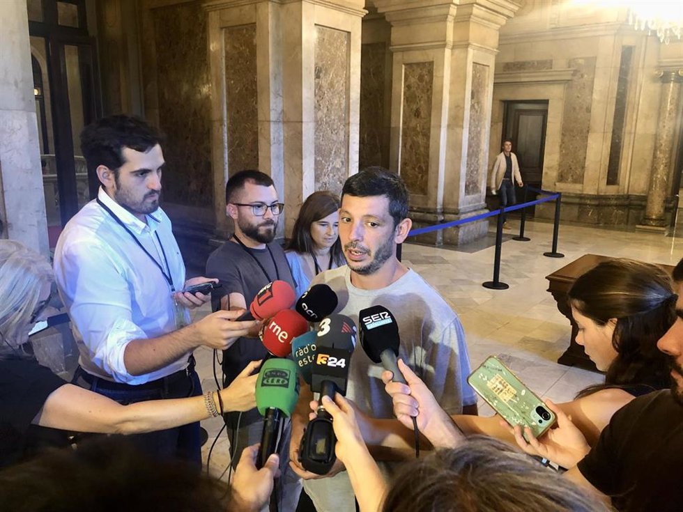 El diputado de la CUP en el Parlament Xavier Pellicer en declaraciones en el Parlament