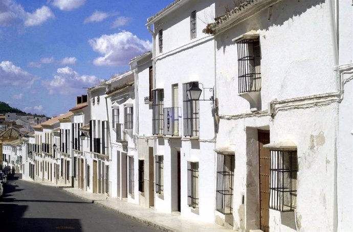 Archivo - Una calle de Estepa (Sevilla)
