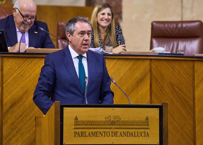 El secretario general del PSOE-A, Juan Espadas, en el Pleno del Parlamento andaluz.