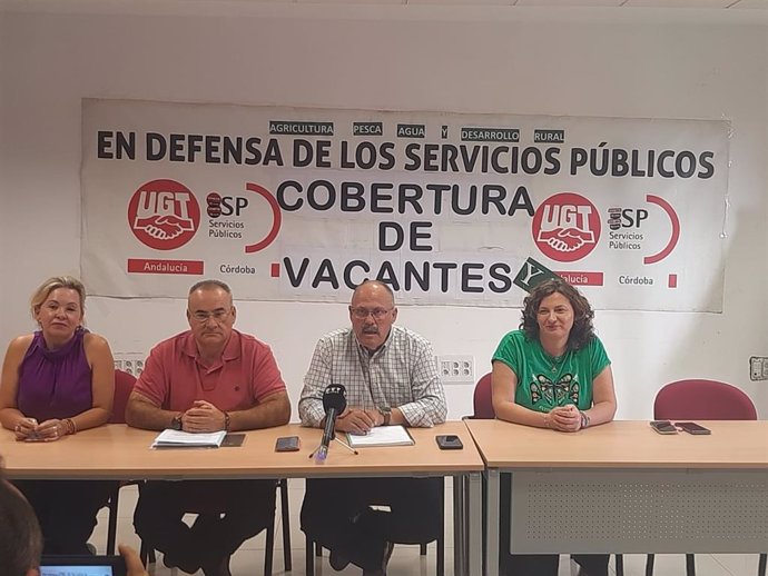 El secretario de de Administración Autonómica y Sector Público Andaluz de UGT SP, Manolo Jiménez, interviene en una rueda de prensa.