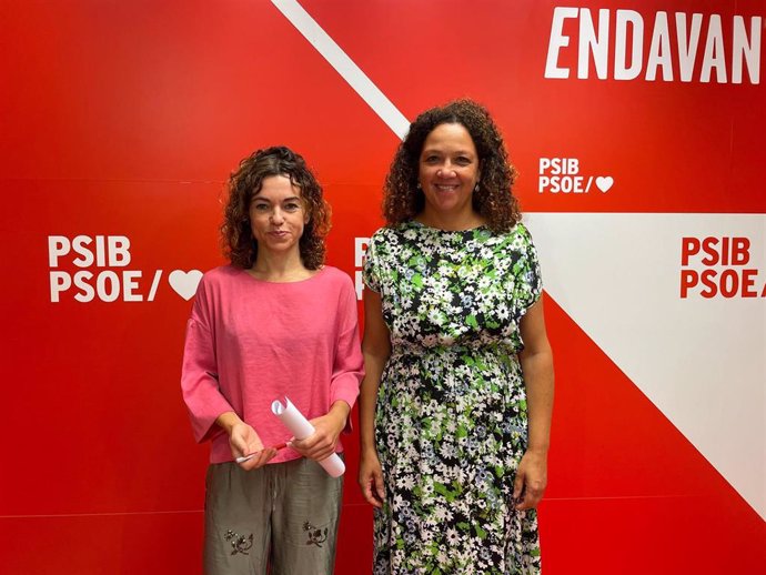 La secretaria general de la Federación Socialista de Mallorca, Catalina Cladera, y la portavoz del PSOE Palma, Rosario Sánchez