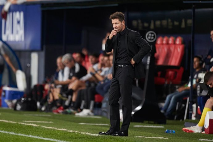 Diego Pablo 'Cholo' Simeone head coach of Atletico de Madrid reacts during the LaLiga EA Sports match between CA Osasuna and Atletico de Madrid at El Sadar on September 28, 2023, in Pamplona, Spain.