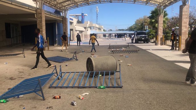 Archivo - January 26, 2023: Violence erupted again in Haiti's capital Port-au-Prince on Thursday, Jan. 26, 2023, when protesters claiming to be members of the police took to the streets after the killing of six cops by gang members.