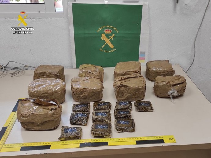 Detenido un hombre por tráfico de drogas por circular con 10 kilos de hachís en Albatera