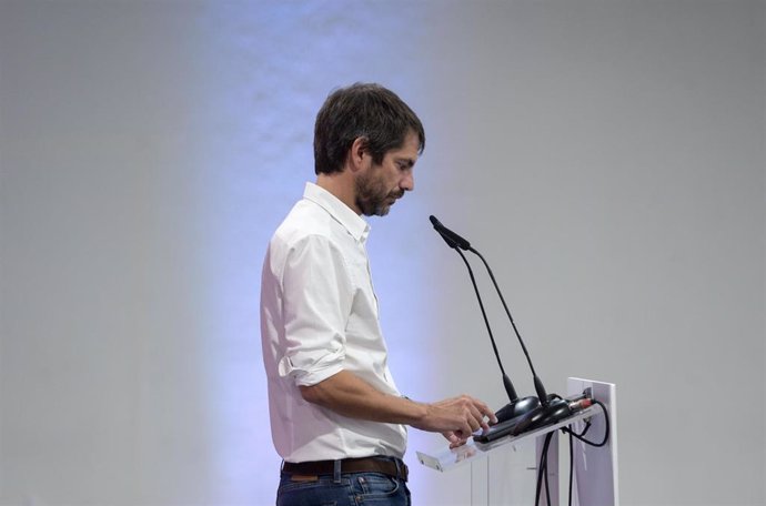 El portavoz de Sumar, Ernest Urtasun, ofrece una rueda de prensa, en el Espacio Rastro, a 18 de septiembre de 2023, en Madrid (España).