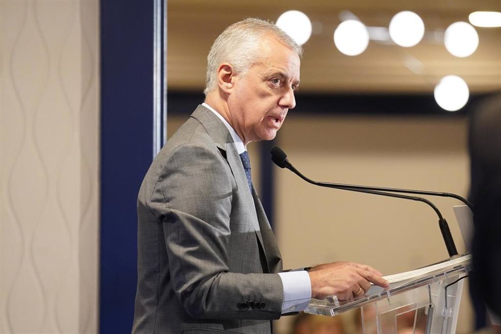 El Lehendakari, Iñigo Urkullu, interviene durante un desayuno informativo, en el Hotel Ercilla, a 29 de septiembre de 2023, en Bilbao, Vizcaya, País Vasco (España).