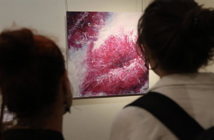 Ndp El Museo Tiflológico Muestra Luces Y Sombras, Una Exposición De La Pintora Con Discapacidad Visual Ángeles Lozano Guiada Por El Corazón