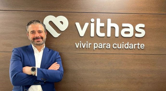 Enrique de Benito, director del Área de Empresas del grupo hospitalario Vithas, ha sido el invitado y ponente principal y ha expuesto el actual panorama del absentismo laboral para, a continuación, debatir sobre ello en una mesa redonda.