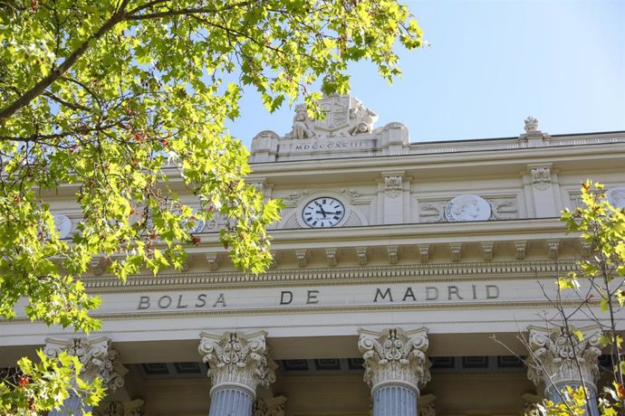 Archivo - Exterior del Palacio de la Bolsa, a 30 de agosto de 2022, en Madrid (España).