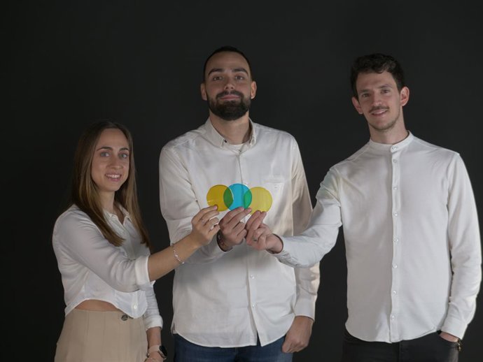 Archivo - Imagen de archivo de Pilar Granado, Luis Chimeno y Pablo Sosa de la start-up 'Oscillum' que ha creado una etiqueta inteligente capaz de detectar el estado de descomposición de los alimentos.