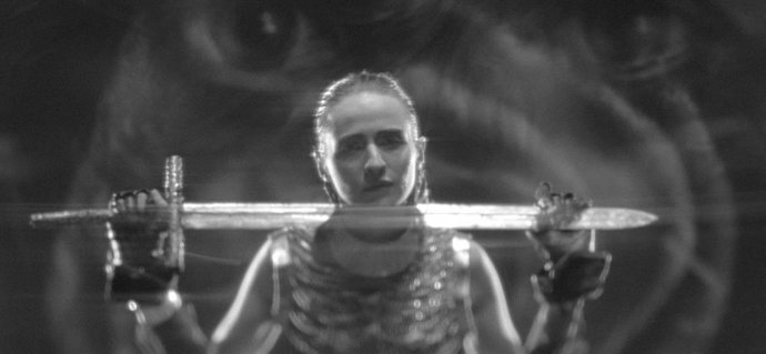 Fotograma de 'She is Conann', película en la que se reimagina la leyenda del icónico bárbaro a través de seis reencarnaciones femeninas.