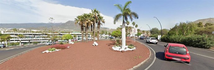 El Cabildo de Tenerife ha adjudicado el contrato de servicios para la redacción del proyecto de construcción del intercambiador y del soterramiento de la avenida de Chayofita en Los Cristianos (Arona) por un importe de casi medio millón de euros.