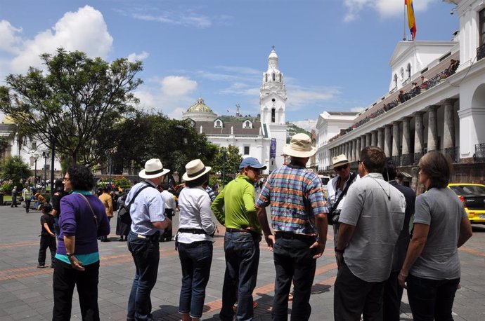 Un grupo de turistas en Quito, la capital de Ecuador