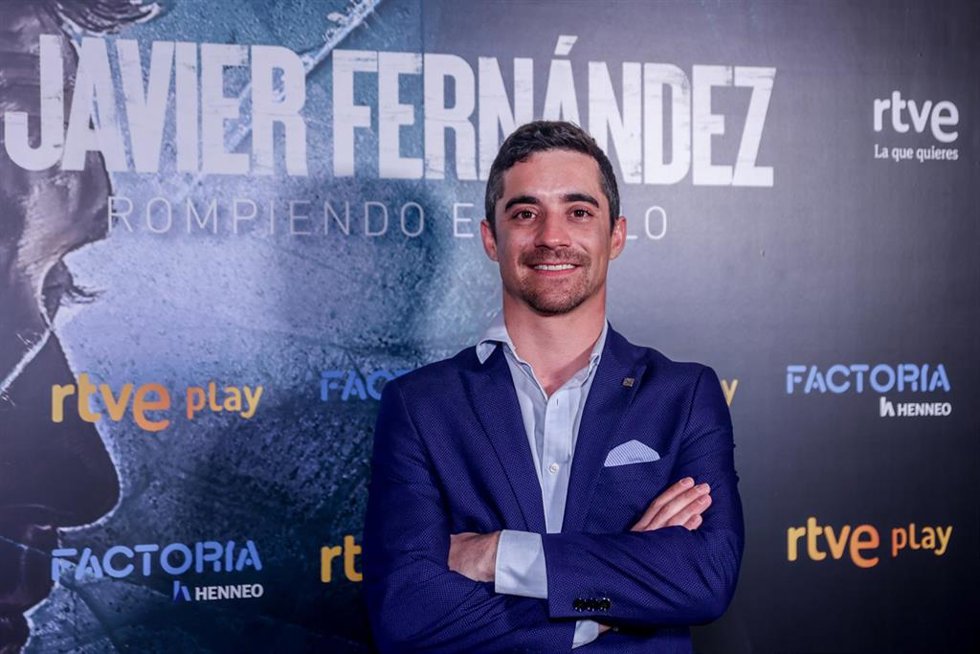 Archivo - El patinador Javier Fernández posa en el photocall del preestreno  la serie documental de RTVE Play Javier Fernández. Rompiendo el hielo en la Sala Equis, a 23 de febrero de 2023, en Madrid (España). La serie documental Javier Fernández. Ro
