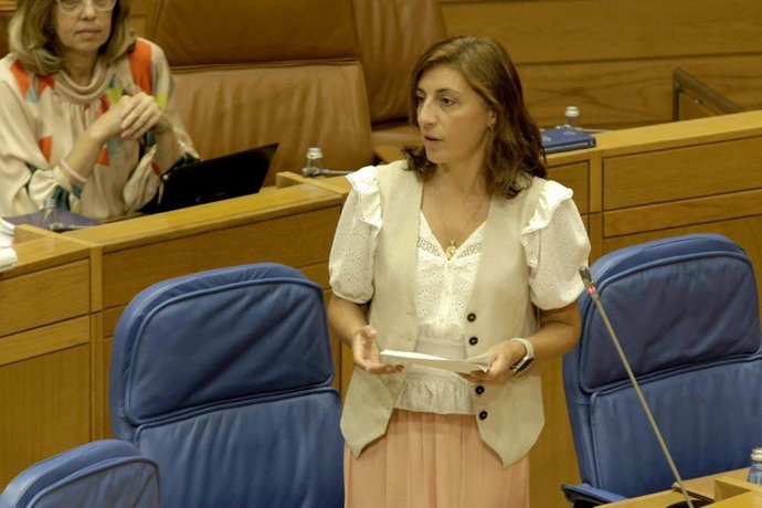 Ángeles Vázquez en el pleno del Parlamento de Galicia