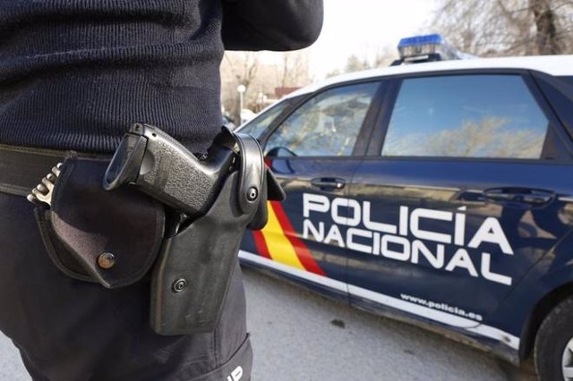Archivo - Dos detenidos en Valladolid por robar un coche y exigir dinero al dueño para su devolución .
