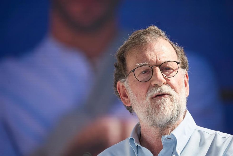 El expresidente del Gobierno Mariano Rajoy interviene durante la manifestación organizada por el PP, en la plaza de Felipe II, a 24 de septiembre de 2023, en Madrid (España). Bajo el lema A la calle contra la amnistía, el referéndum y contra aquellos q