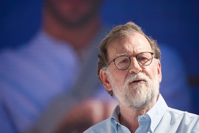 El expresidente del Gobierno Mariano Rajoy interviene durante la manifestación organizada por el PP, en la plaza de Felipe II, a 24 de septiembre de 2023, en Madrid (España). Bajo el lema A la calle contra la amnistía, el referéndum y contra aquellos q