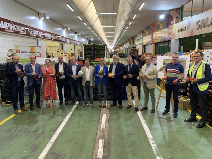 La consejera Sara Rubira, junto a representantes del sector agroalimentario, durante la presentación de la participación de la Región de Murcia en la Feria Fruit Attraction de Madrid.