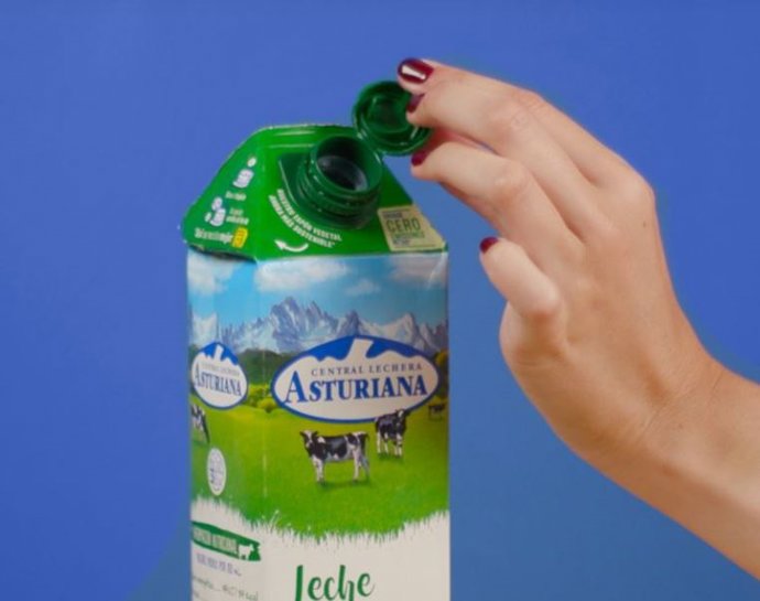 Imagen del nuevo tapón sostenible de los bricks de Central Lechera Asturiana.