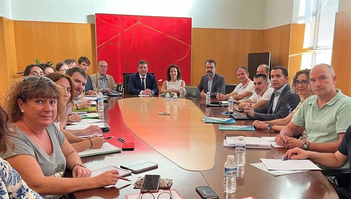 La mesa sectorial de Educación mantiene su primera reunión con la voluntad de establecer "un diálogo fluido"