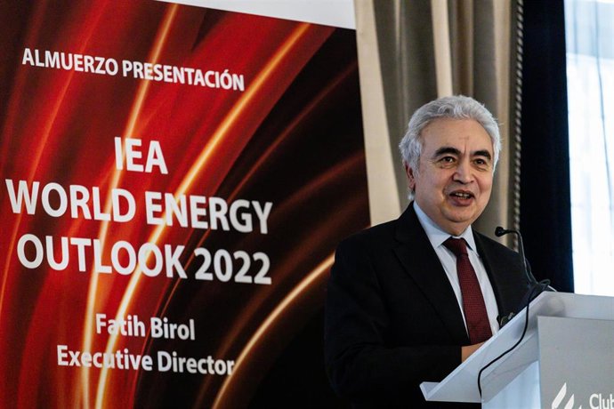 Archivo - El director ejecutivo de la Agencia Internacional de la Energía (AIE), Fatih Birol, interviene en el acto de presentación del informe de la Agencia Internacional de la Energía 'World Energy Outlook 2022', en el hotel The Westin Palace, a 25 de