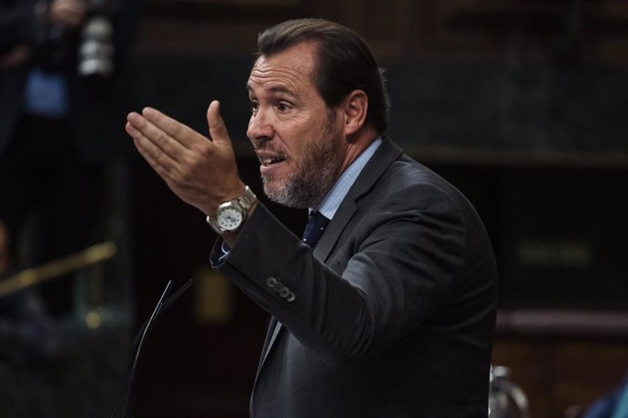 El diputado electo y secretario general del PSOE de Valladolid, Óscar Puente, interviene durante la primera sesión del debate de investidura del líder del PP, en el Congreso de los Diputados, a 26 de septiembre de 2023, en Madrid (España).