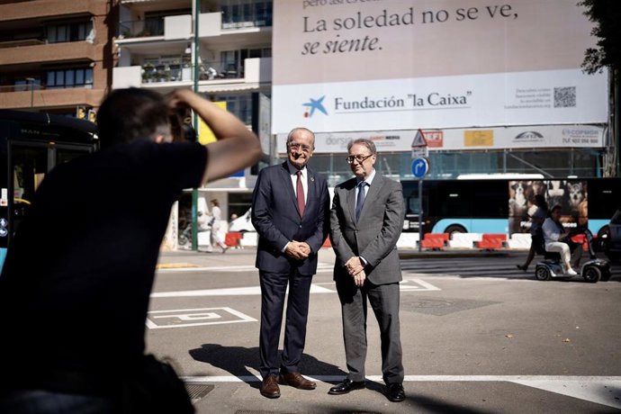 El alcalde de Málaga, Francisco de la Torre, y el subdirector general de la Fundación 'la Caixa', Marc Simón.