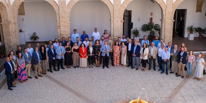 Firma del convenio de colaboración entre la Diputación y los ayuntamientos de la provincia para la financiación de los materiales de las obras del Programa de Fomento de Empleo Agrario (PFEA).