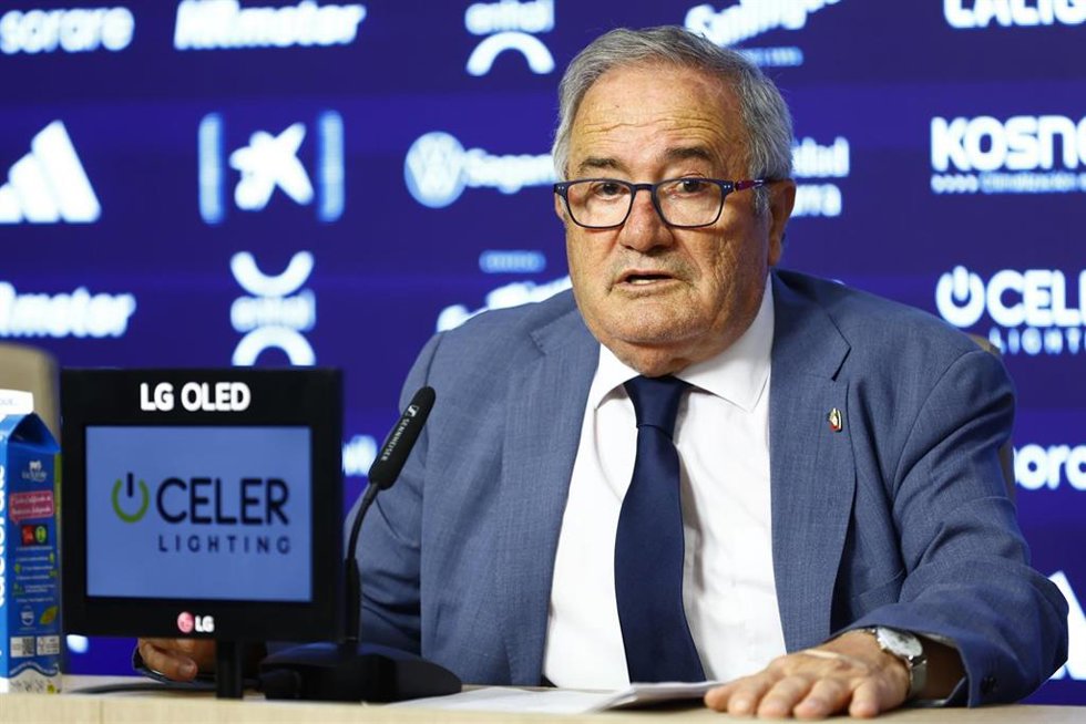Archivo - El presidente del CA Osasuna, Luis Sabalza, en una conferencia de prensa.