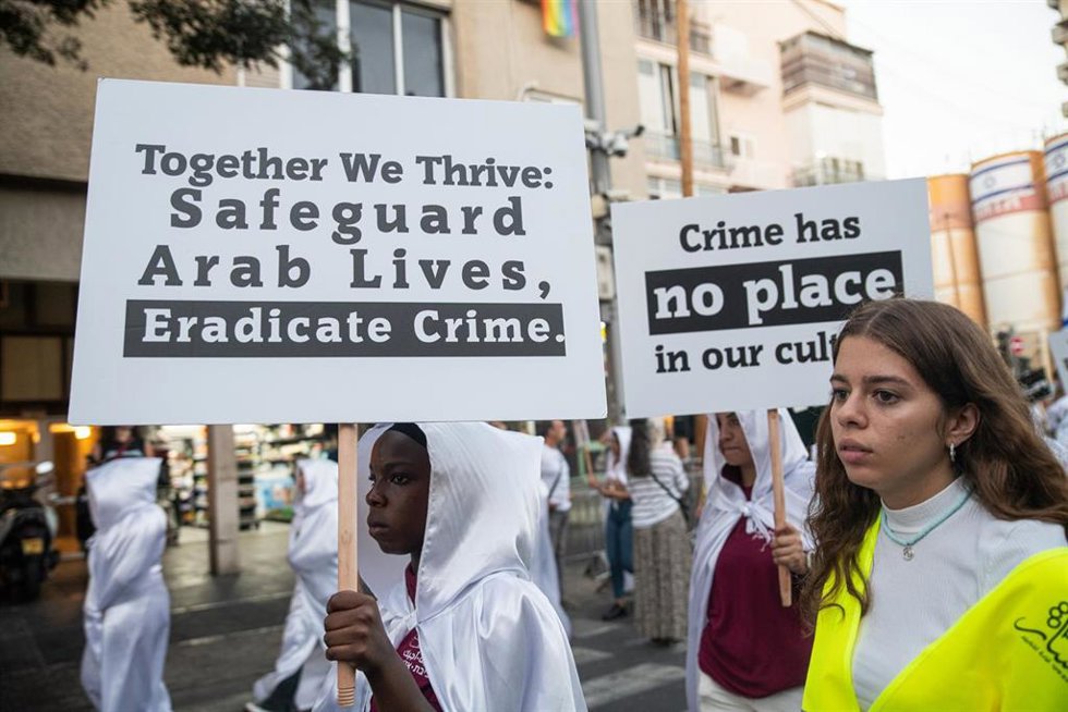 Archivo - Jóvenes árabe-israelíes protestan en Tel Aviv contra la ola de violencia criminal en sus comunidades 