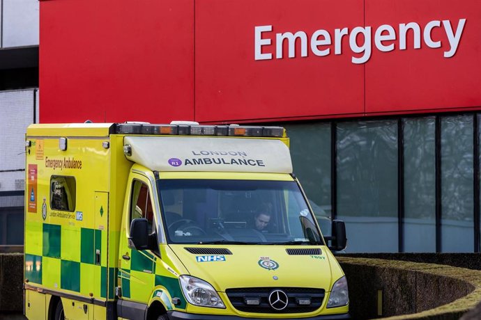 Archivo - Ambulancia en Reino Unido