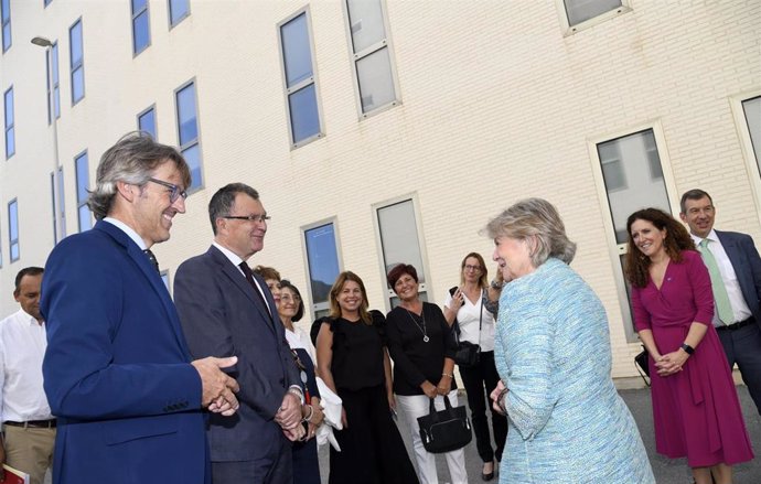 La Comisaria Europea de Cohesión y Reforma visita el Campus de Ciencias de la Salud de la Universidad de Murcia