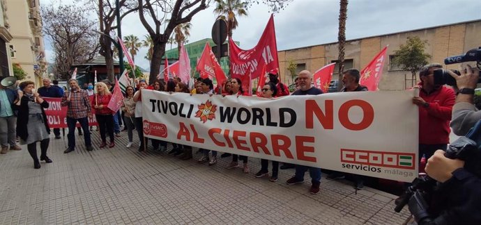 Archivo - Imagen de archivo de la concentración ante la Sala de lo Social del TSJA en Málaga por el juicio sobre trabajadores de Tívoli.