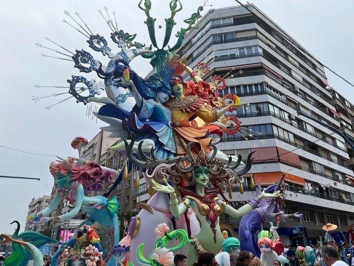 Archivo - Imagen de la Foguera de Diputación Renfe, ganadora por primera vez del primer premio de Fogueres Especials en 2023.