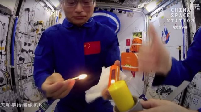 Experimento con llamas abiertas en la estación espacial china