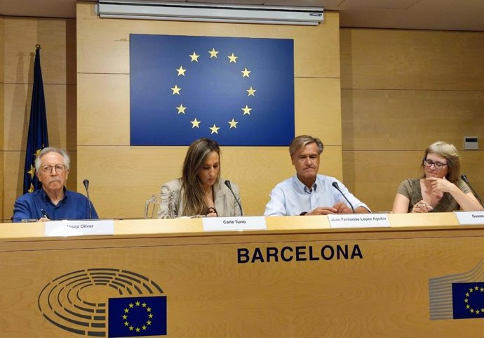 El eurodiputado socialista y exministro de Justicia, Juan Fernando López Aguilar, en un acto en la Oficina del PE en Barcelona sobre el pacto migratorio europeo