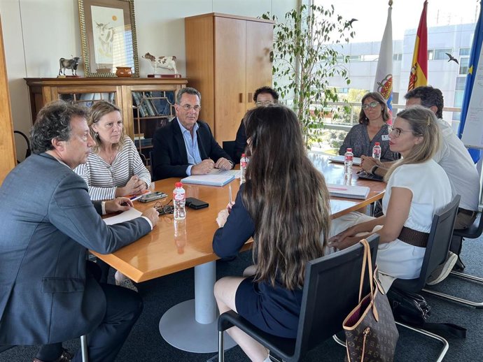 Reunión consejeros de Desarrollo Rural y Economía para la promoción de alimentos