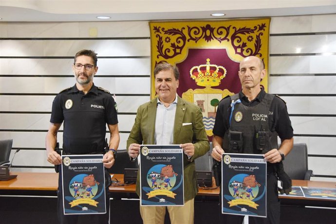 Presentación de la campaña de la Policía Local de Punta Umbría (Huelva) para recoger juguetes para menores desfavorecidos.