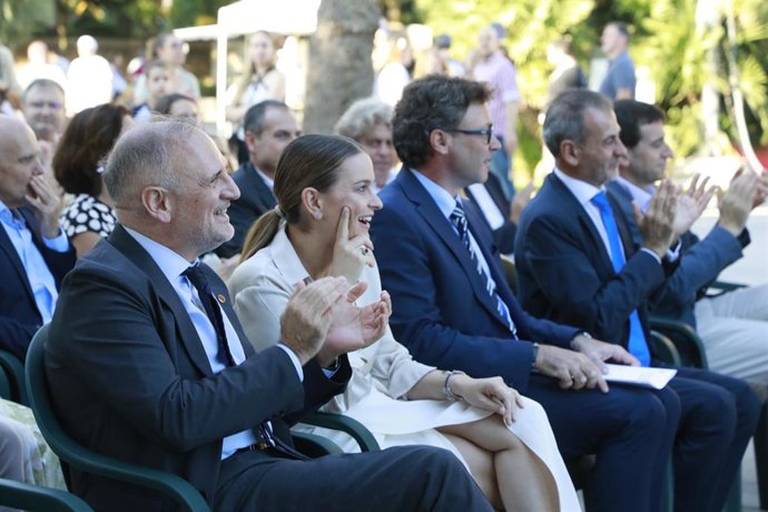 La presidenta del Govern y el conseller de Economía, Hacienda e Innovación, Antoni Costa, asisten la inauguración de los actos de la Noche de la Investigación en Palma