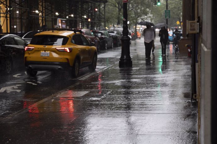 September 29, 2023, New York, New York, USA: Governor Hochul declares a state of Emergency for New York City as heavy rains cause flash floods, causing widespread subway closures and flooded streets and buildings. Pedestrians brave heavy rain in lower Man