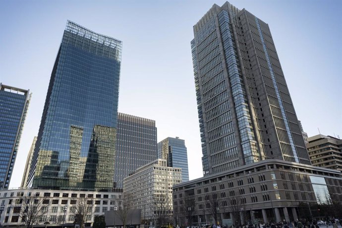 Archivo - January 3, 2023, Tokyo, Japan: The Marunouchi central business district with new development office commercial real estate skyscrapers in the vicinity of Tokyo Station and the Japanese Imperial Palace...Japanese Yen (JPY) steward, Bank of Japa